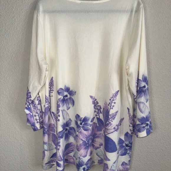 Susan Graver Regular Printed Light Sweater Knit A-Line Tunic lavender floral‎ - Picture 2 of 4